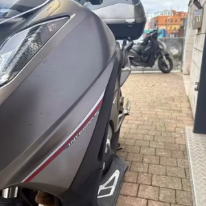 Alternative view of Honda Integra 750